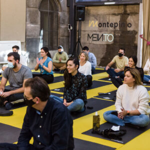 Taller de Yoga "Alineación y Bienestar"